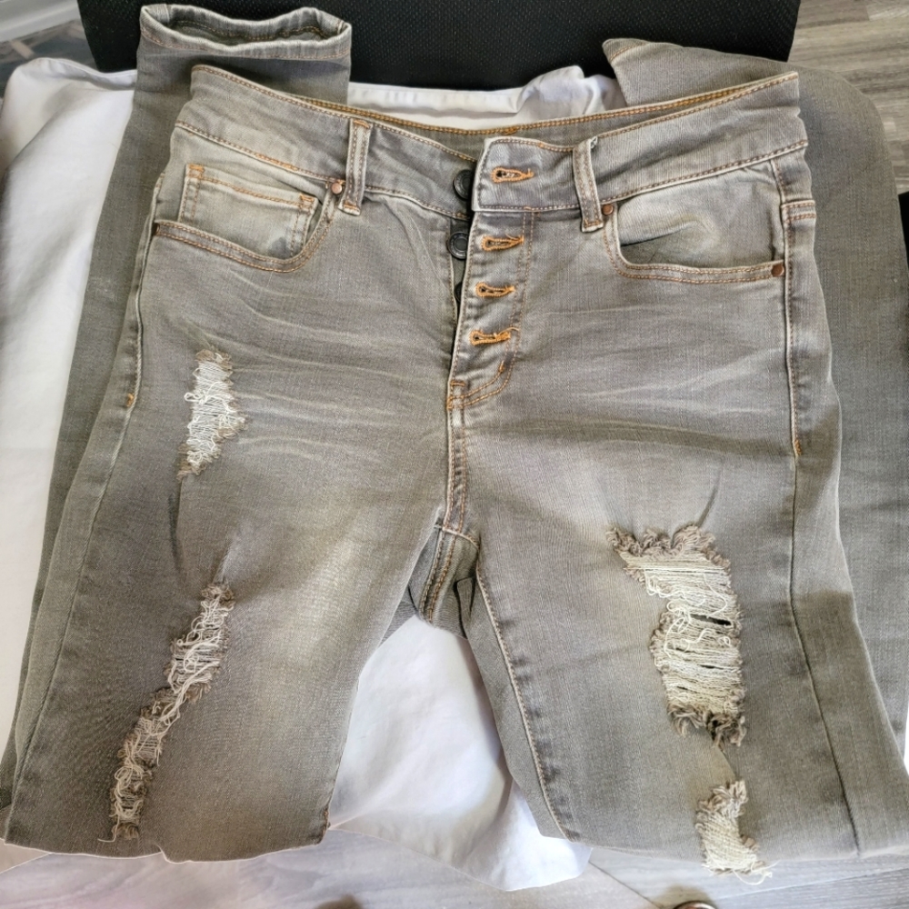 NWOT Grace & Lace grey/faded black jeans. Button fly. Size 6.